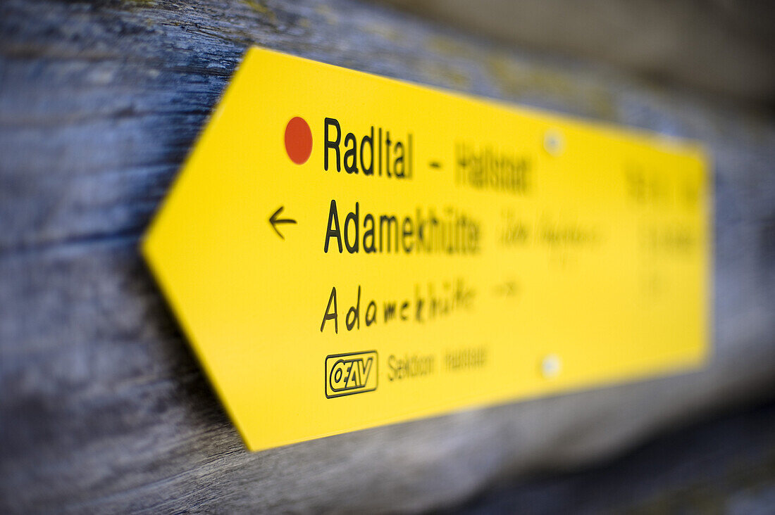 Hiking trail signpost, Gosausee, Salzkammergut, Upper Austria, Austria