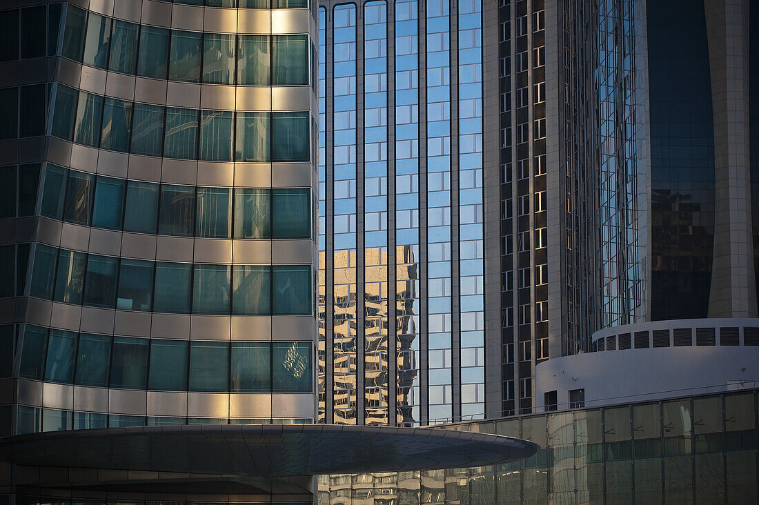 Glasfasade, La Defense, Paris, Frankreich