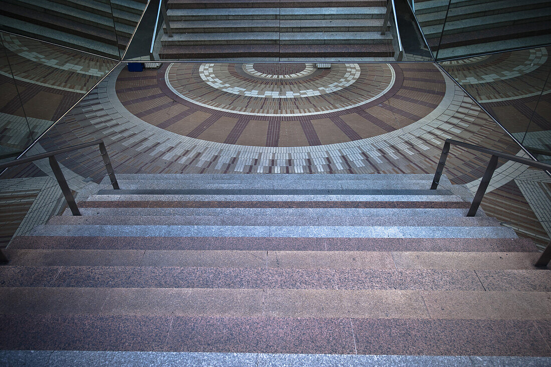 Treppe zur Metro, La Defense, Paris, Frankreich