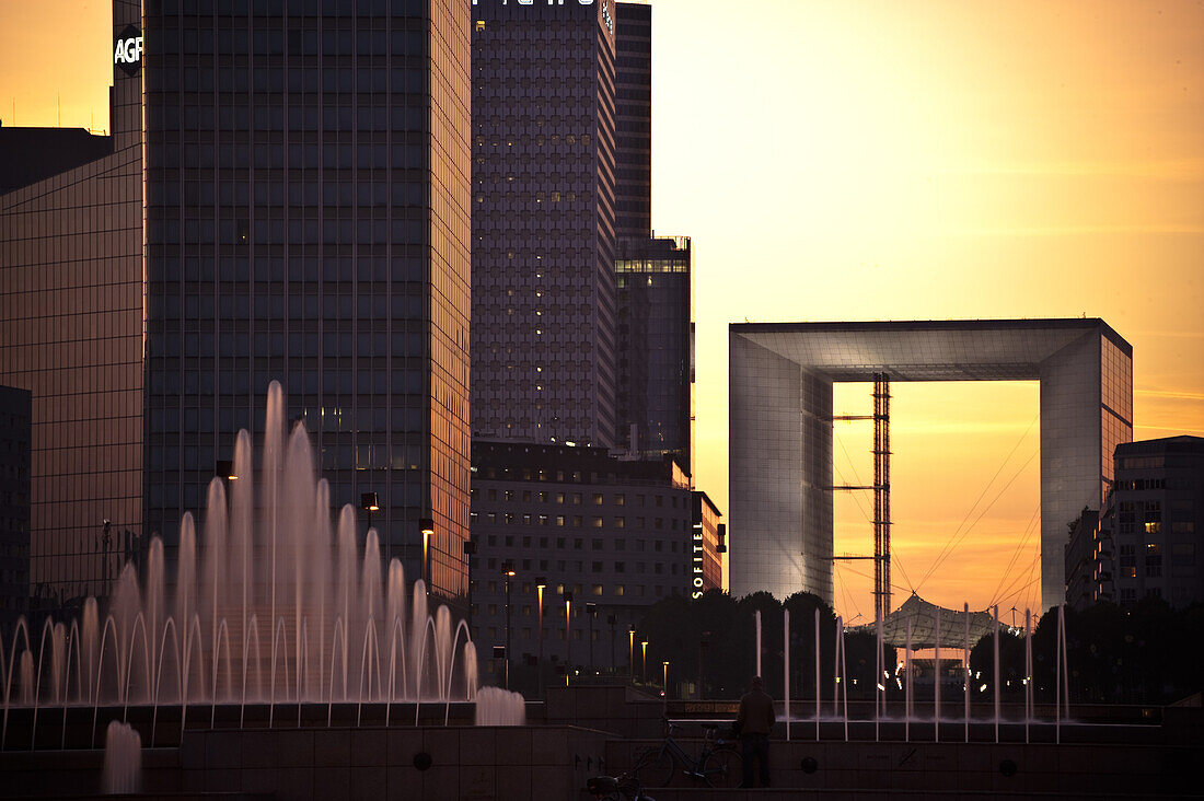 Grande Arche im Sonnenuntergang, La Defense, Paris, Frankreich