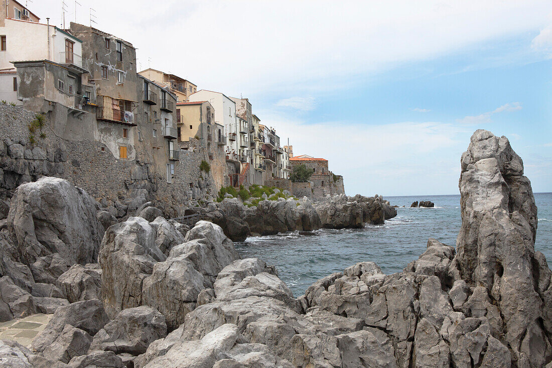 Rocky coast and old town of Cefalù, Province Palermo, Sicily, Italy, Europe
