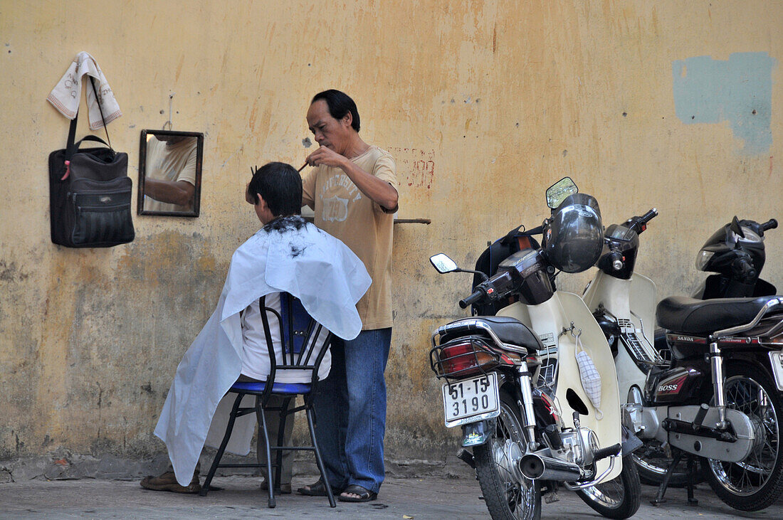 Straßenfrisör, Saigon, Ho Chi Minh City, Vietnam