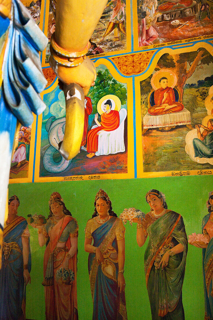 Wandmalereien im Gangaramaya Tempel, Colombo, Sri Lanka, Asien