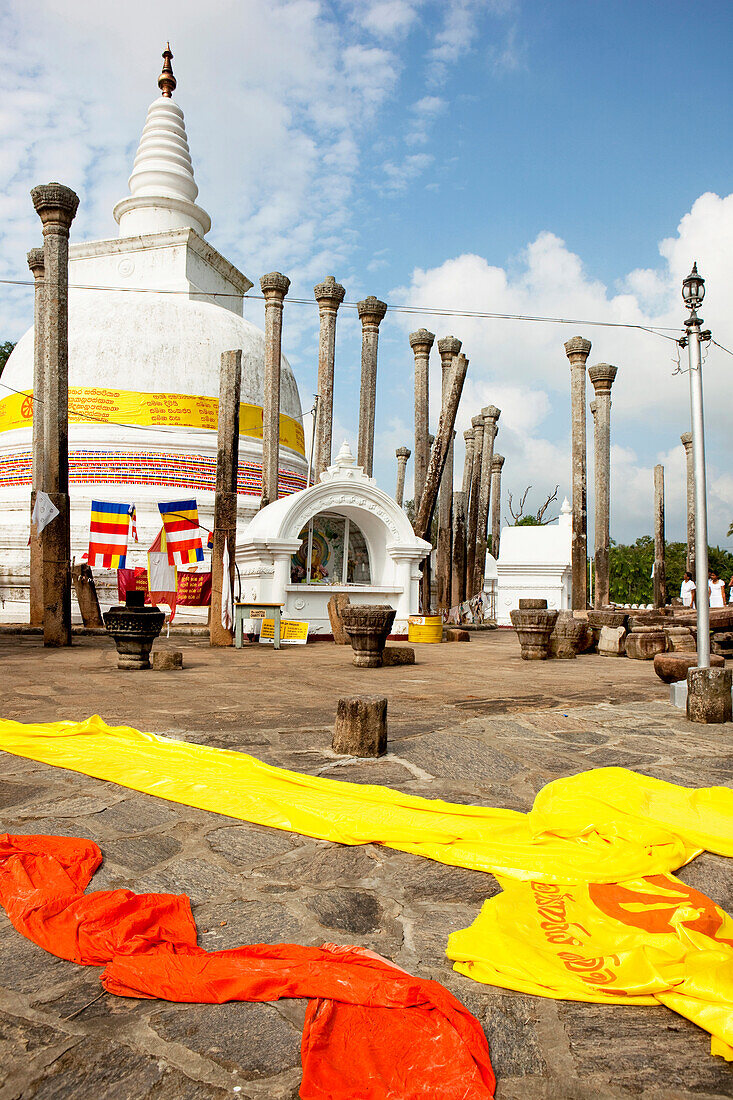 Der Tuparama, Sri Lankas älteste Stupa, Maha Vihara, Sacred City, Anuradhapura, Sri Lanka, Asien