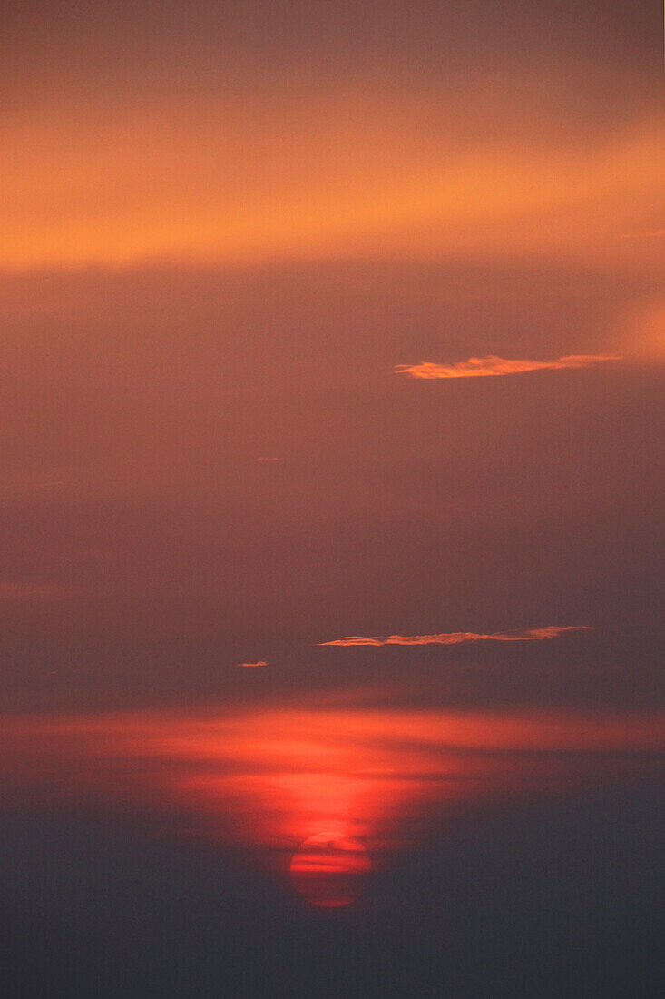 Sonnenaufgang am Strand von Talalla, Talalla, Matara, Südküste, Sri Lanka, Asien