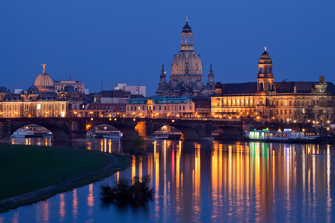 Evening view of the city with the Elbe River, Augustus Bridge, Lipsius-Bau, Frauenkirche, Church of our Lady, Brühl´s Palais, Brühl´s Terrace, Ständehaus, Dresden, Saxony, Germany