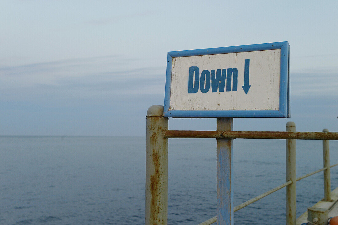 Schild Down am Meer
