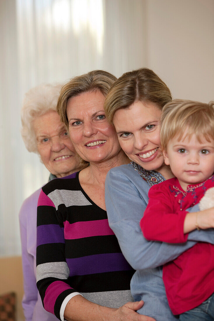 Vier Generationen Frauen einer Familie