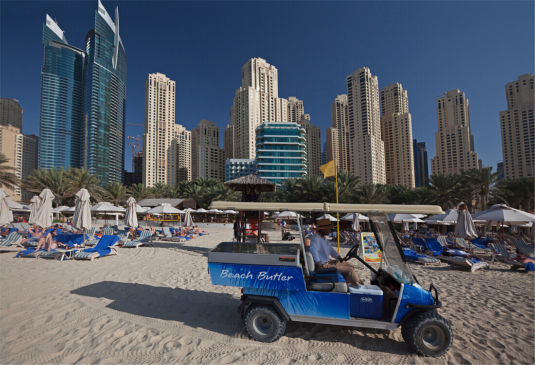 Beach Butler am Hilton Strand in Jumeirah, Dubai, VEA