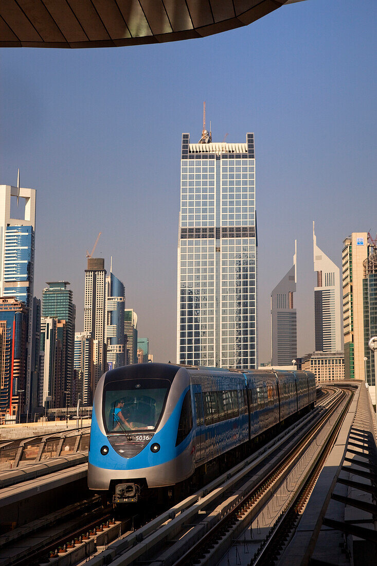 Downtown Dubai, new Metro line in front of Finance Center