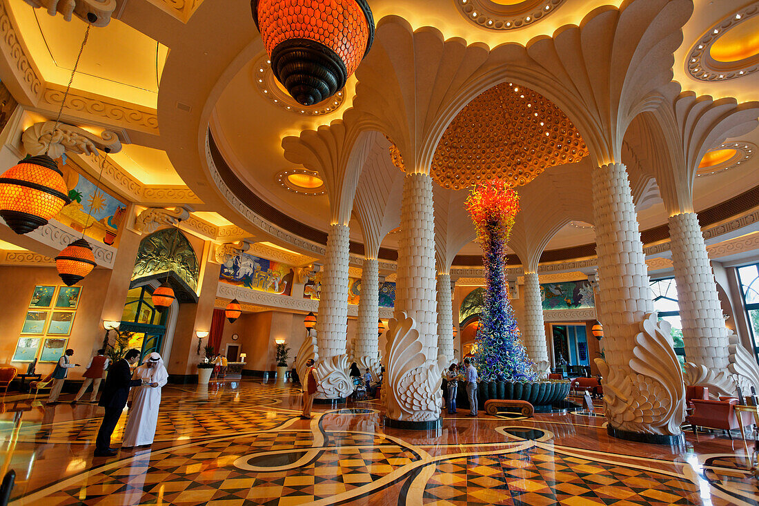 Lobby des Luxushotels Atlantis auf der Palme von Jumeirah