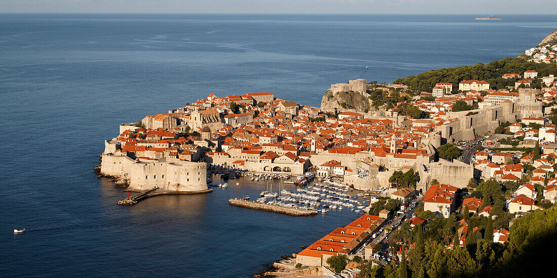 Panoramablick von oben auf Altstadt von Dubrovnik