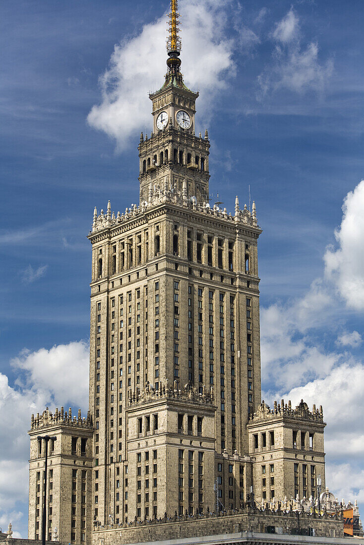 Der Kulturpalast unter Wolkenhimmel, Warschau, Polen, Europa