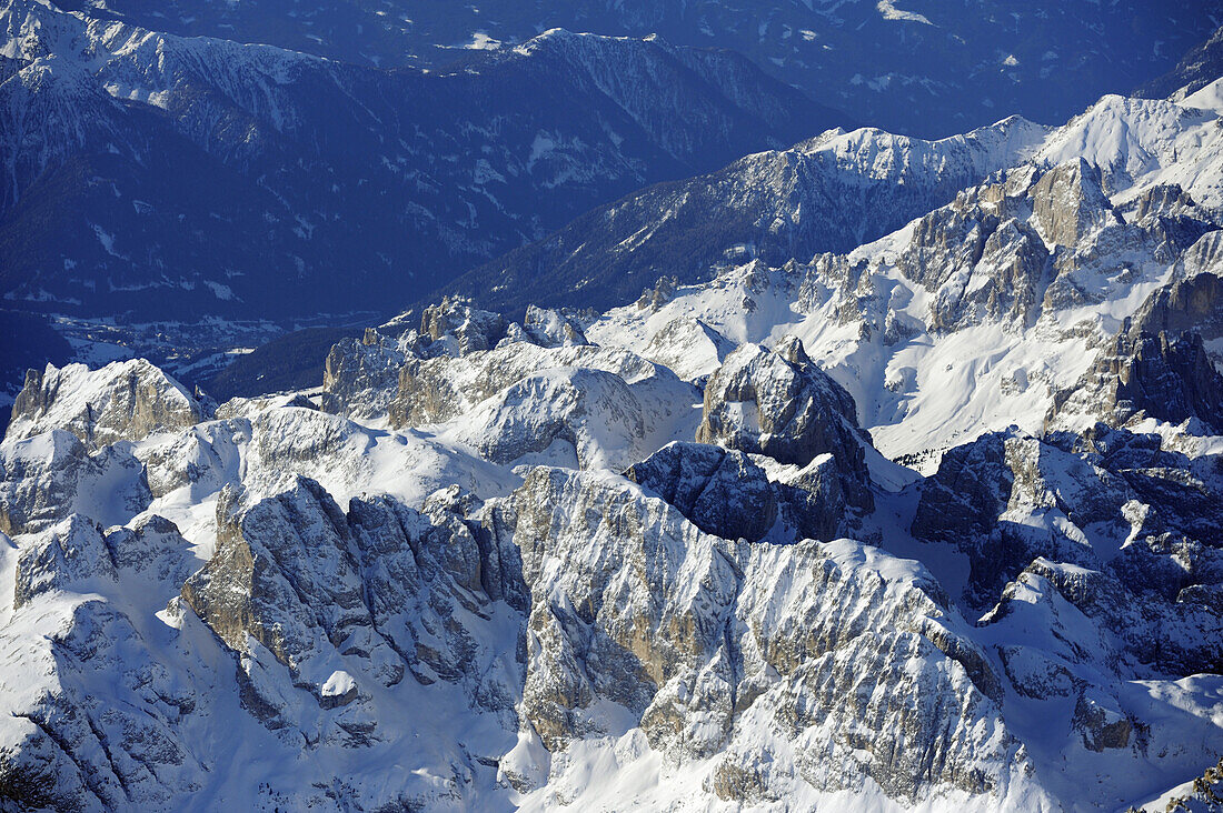 Blick auf Rosengarten im Winter, Luftaufnahme, Rosengartengruppe, Dolomiten, Südtirol, Italien, Europa