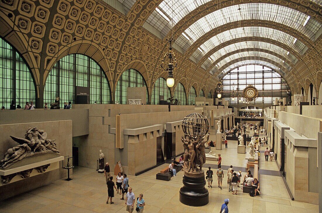 France, Paris, Musee D´Orsay art museum, main floor, clock, houses Europe´s greatest collection of Impressionist works, formerly the Orlean railway station, built 1900, converted 1977-86