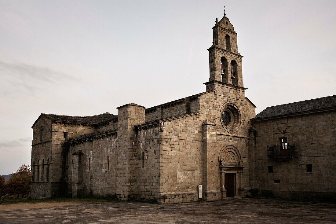 Iglesia románica de San Martín de Castaneda  Lago de Sanabria  Zamora  Castilla-León  España