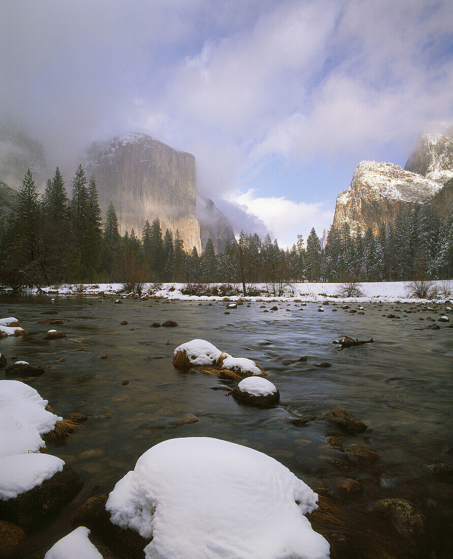 Gates of the Valley in Winter, Merced River, El Capitan, Cathedral Rocks, Yosemite National Park, Mariposa County, California, U.S.A.