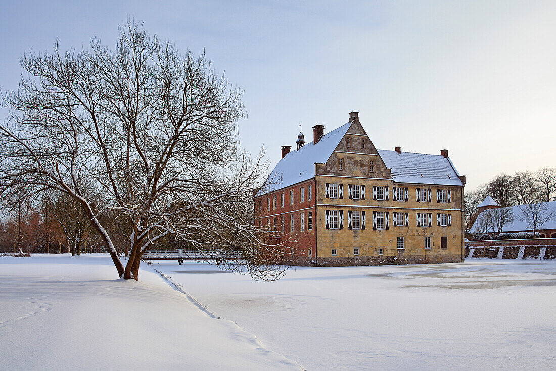 Huelshoff moated castle, near Havixbeck, Muensterland, North Rhine-Westphalia, Germany