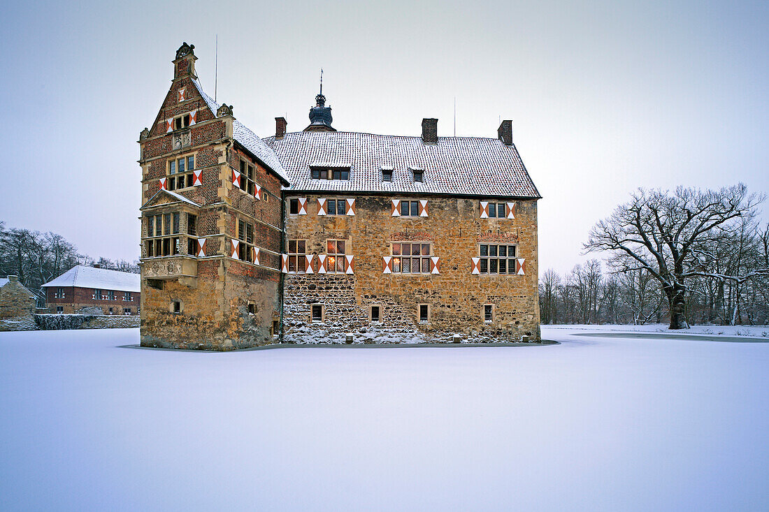Vischering moated castle, near Luedinghausen, Muensterland, North Rhine-Westphalia, Germany