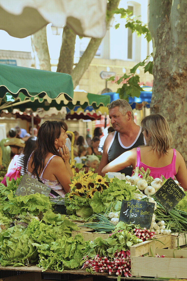 Menschen auf dem Markt am Rathaus, Aix-en-Provence, Provence, Frankreich, Europa