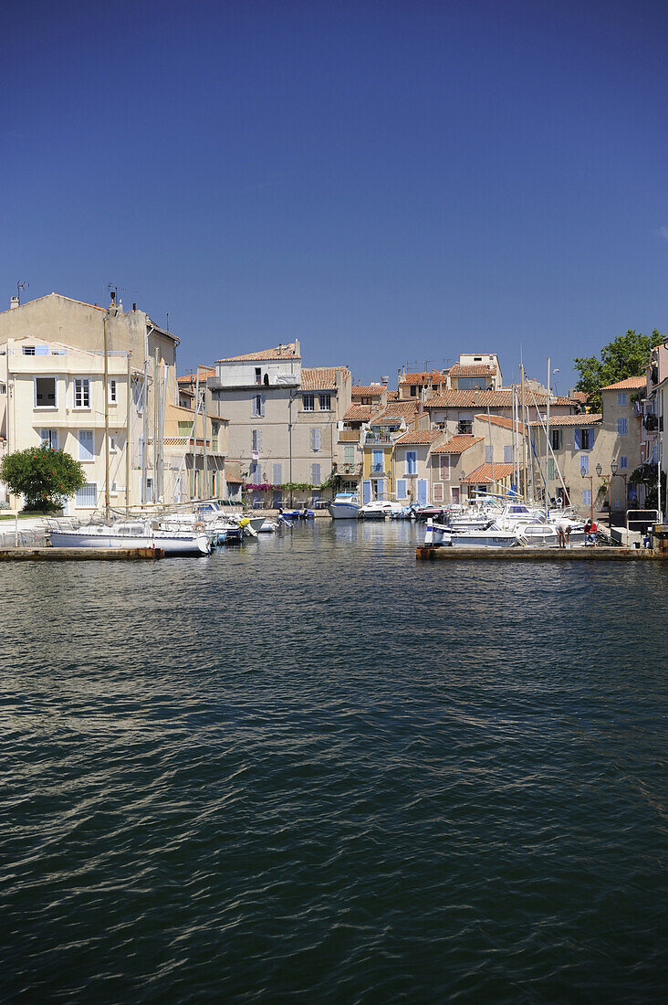 Häuser und Boote am Kanal in Martigues, Côte d´Azur, Bouches-du-Rhone, Provence, Frankreich, Europa