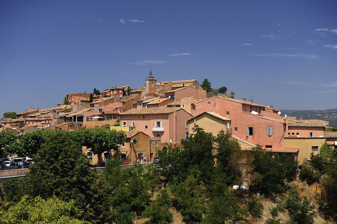 View at the village of Roussillon, Vaucluse, Provence, France, Europe