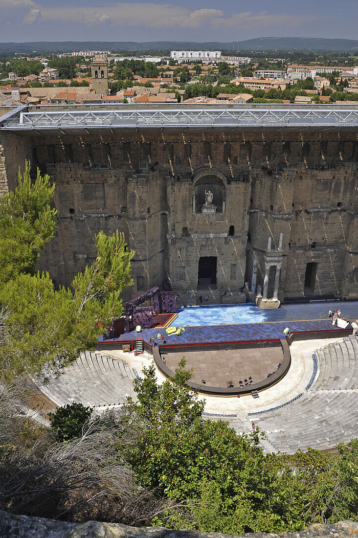 Blick von oben auf römisches antikes Theater, Orange, Provence, Frankreich, Europa