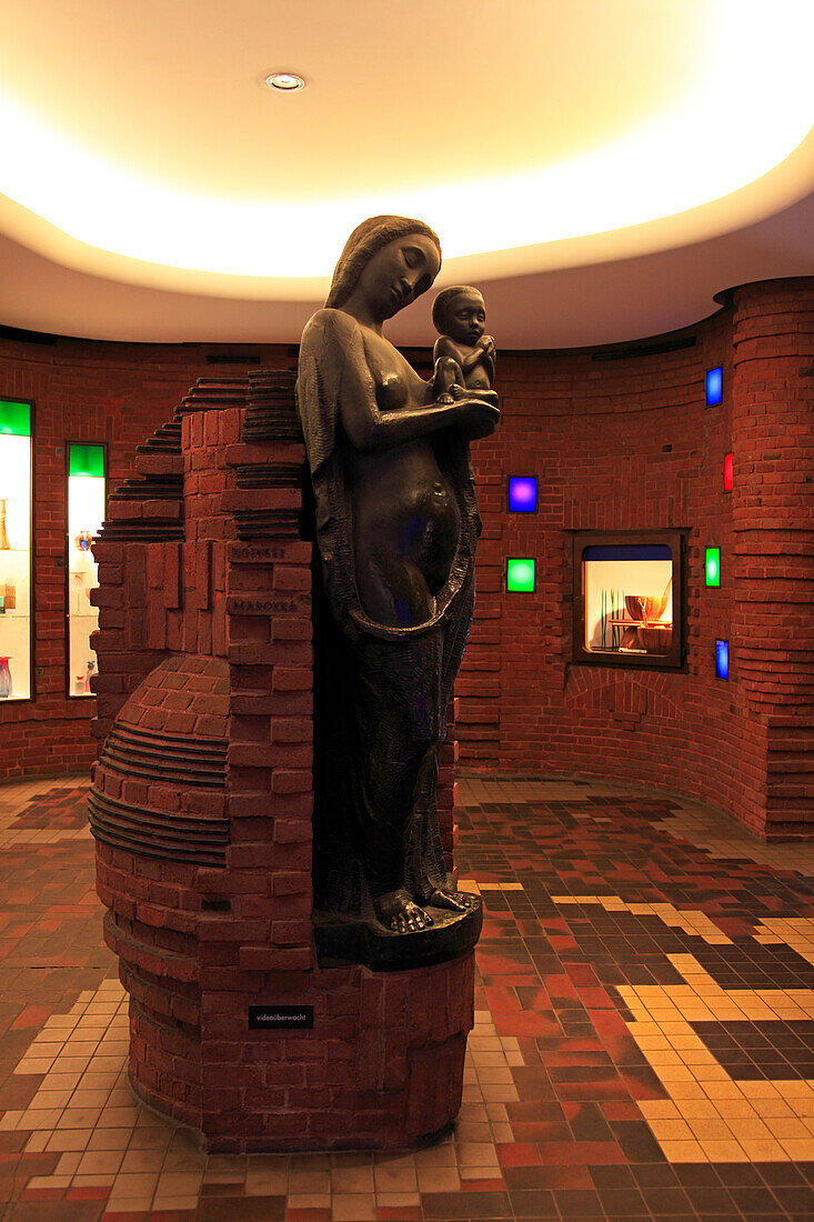 Sculpture at the atrium of the Paula-Modersohn-Becker-Museum, Böttcherstraße, Hanseatic City of Bremen, Germany, Europe