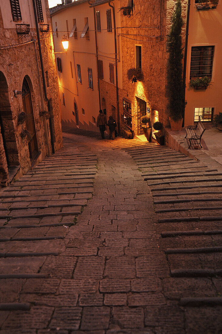Steep alley down from Cittá Nuova to Cittá Vecchia, Massa Marittima, Province Grosseto, Tuscany, Italy, Europe