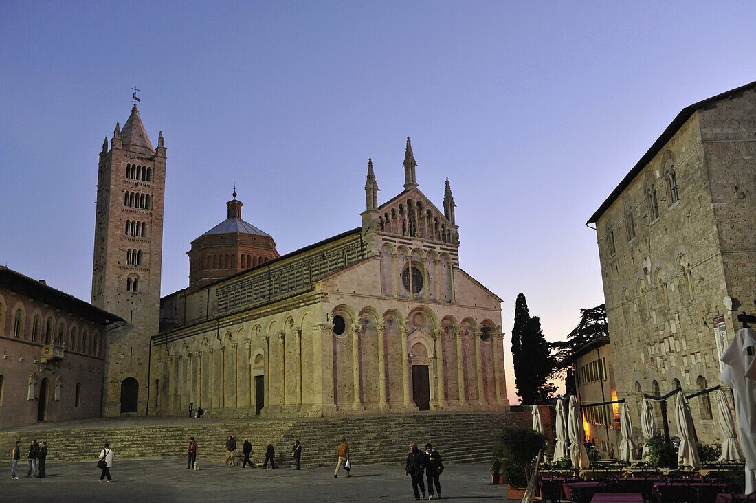 Piazza Garibaldi and cathedral San Cerbone in the evening, Massa Marittima, Province Grosseto, Tuscany, Italy, Europe