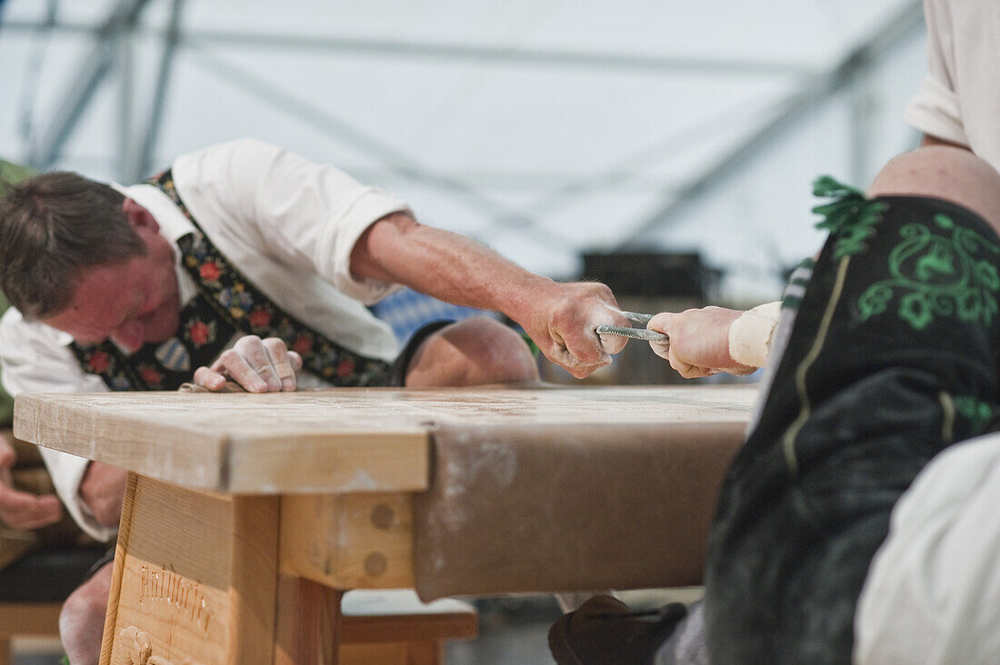 Wettkampf, Alpenländische Meisterschaften im Fingerhakeln, Antdorf, Oberbayern, Bayern, Deutschland