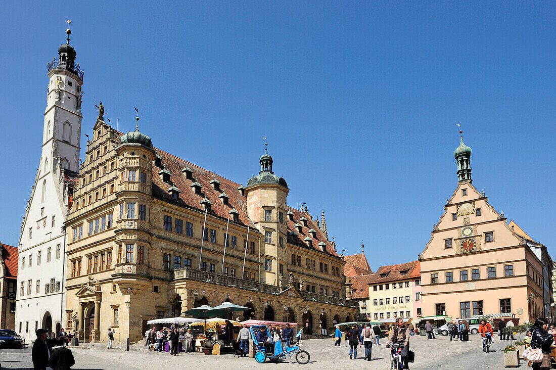 Marktplatz mit Rathaus, Rothenburg ob der Tauber, Bayern, Deutschland