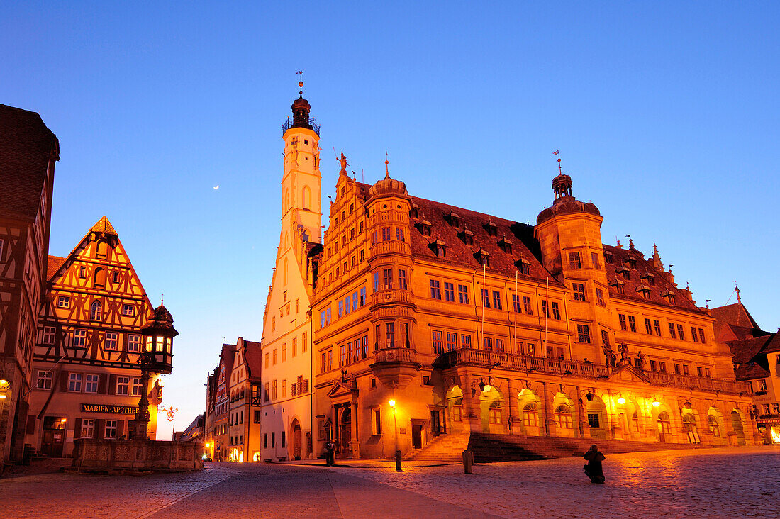 Illuminated market place in Rothenburg at night, Rothenburg ob der Tauber, Bavaria, Germany