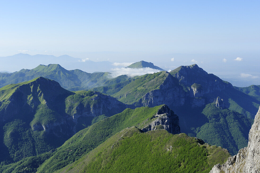 Blick auf Apuanische Alpen, nahe Rifugio Rossi, Pania della Croce, Naturpark Apuanische Alpen, Apuanische Alpen, Apennin, Toskana, Italien