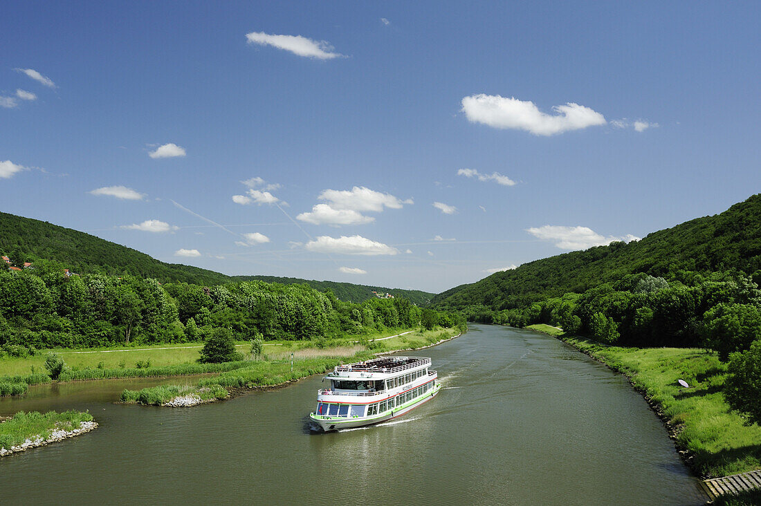 Excursion boat on the river Altmuehl, Altmuehltal cycle trail, Altmuehl valley nature park, Riedenburg, Kelheim, Bavaria, Germany