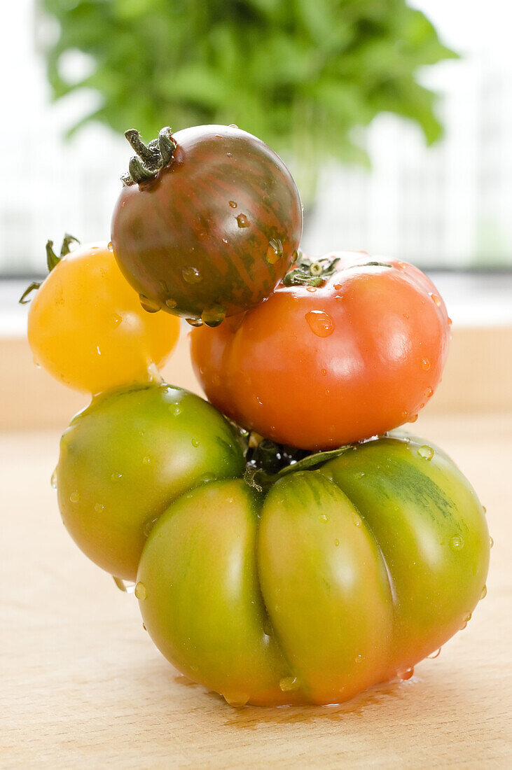A pile of different coloured tomatoes, Healthy, Vegetable, Fruit