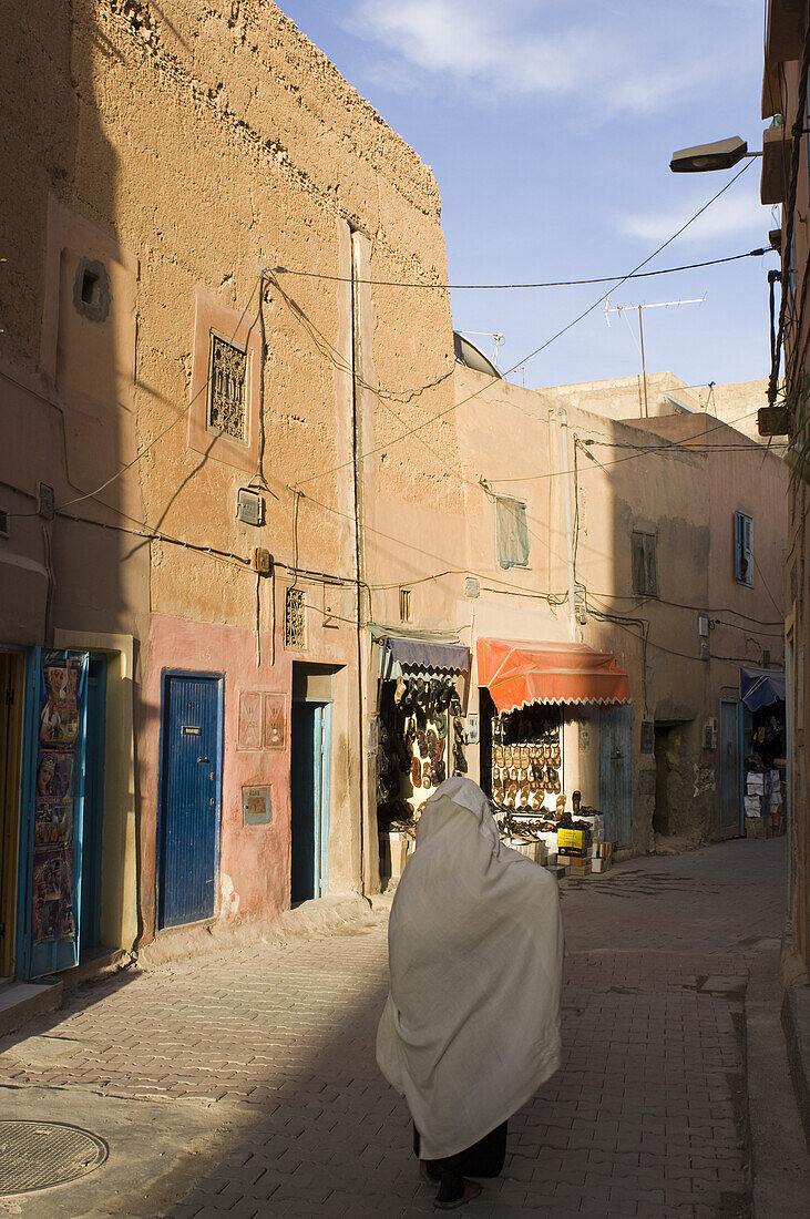 Eine Gasse in Tiznit, Marokko, Nordafrika, Afrika