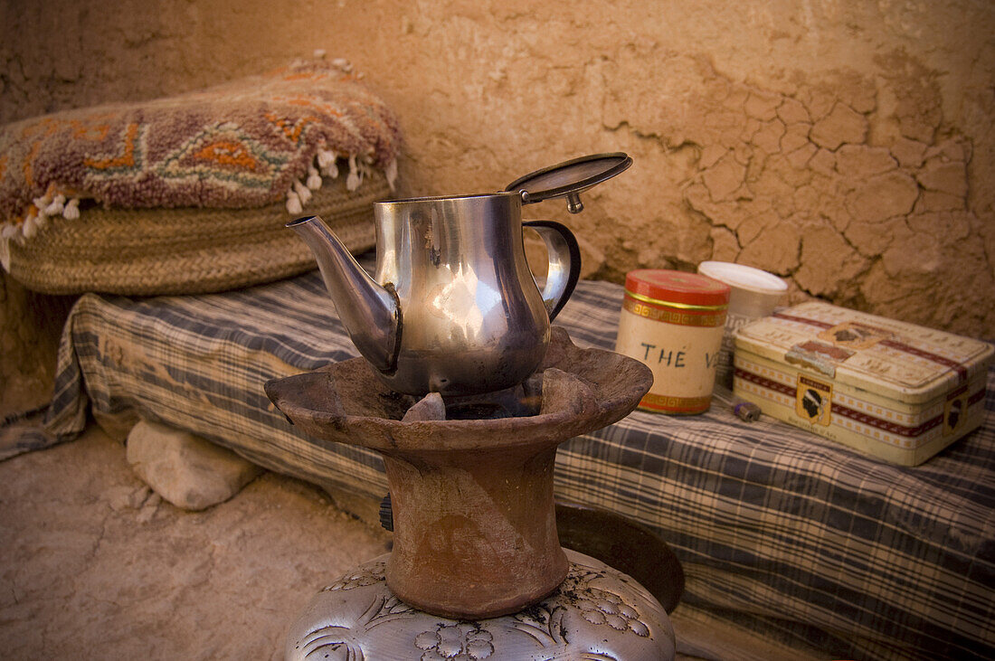Maroccan pot of tea, oasis, Morocco, North Africa, Africa