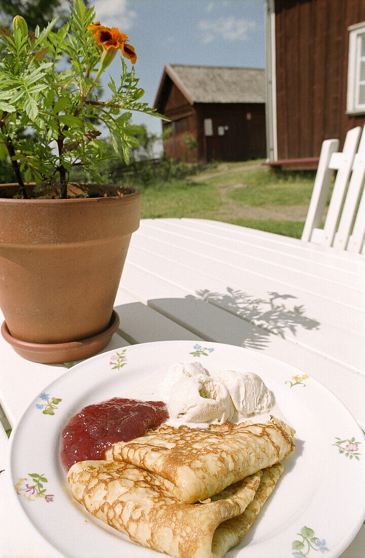 Pfannkuchen mit Marmelade, Südschweden, Schweden, Europa