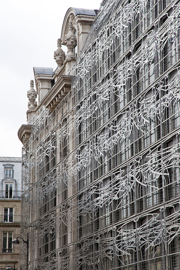Stahlfassade, moderne Architektur in Paris, Frankreich, Europa