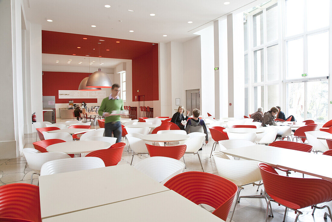 Menschen im Café Carlu im Architekturmuseum, Cité de l'architecture et du patrimoine, Paris, Frankreich, Europa