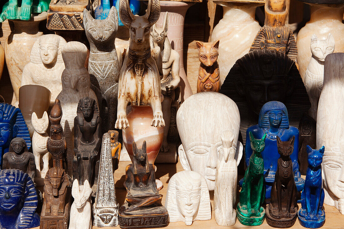 Verkaufsstand mit Statuen und Büsten, Andenken, Souvenirs, Ägypten, Afrika