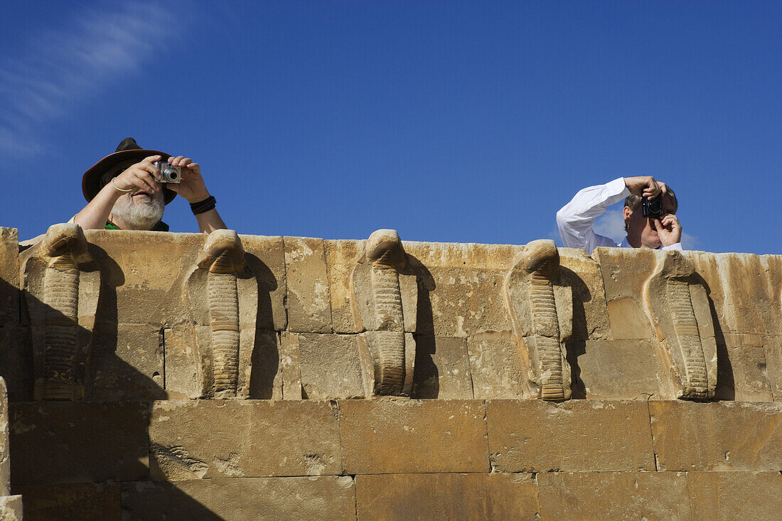 Kobrafries an der Kapelle des Südgrabes, Djoser Grabbezirk in Sakkara, Ägypten, Afrika