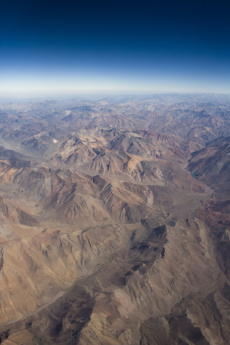 Luftaufnahme der Anden aus 11.000 Metern Höhe, über Chile, Südamerika, Amerika