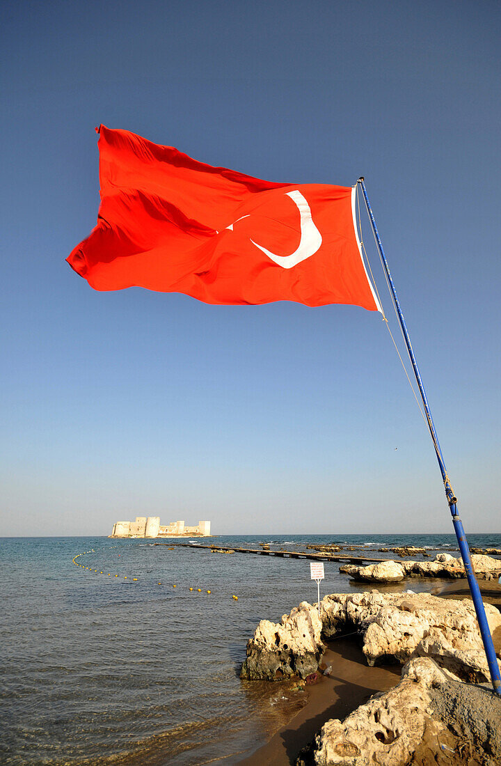 girlcastle with beach and turkish Flag, Kiz Kalesi, Kalikien, south coast, Anatolia, Turkey
