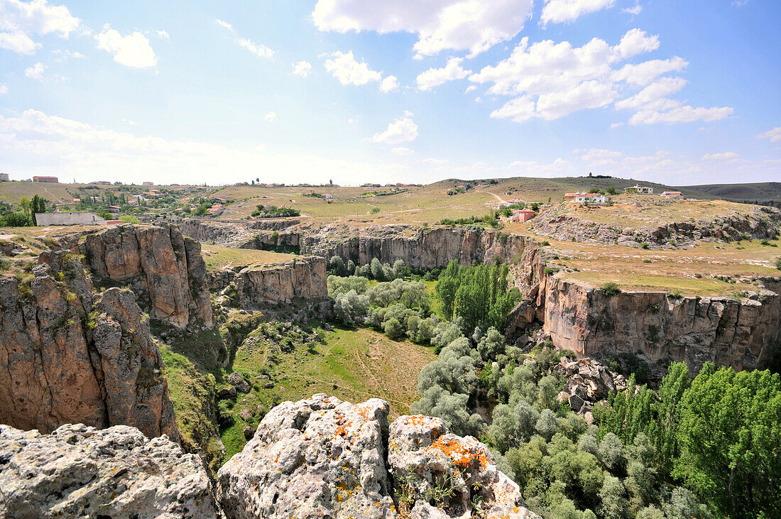 Blick über die Peristrema-Schlucht bei Ihlara, Kappadokien, Anatolien, Türkei