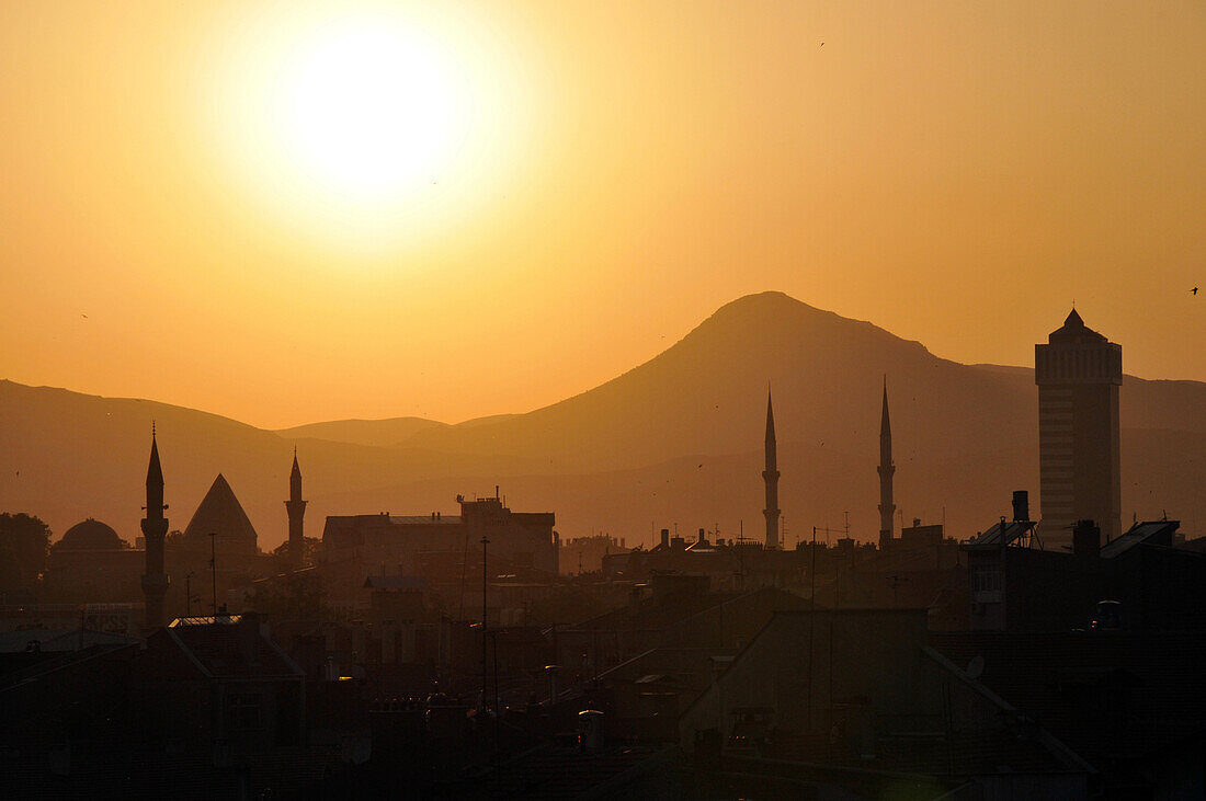 Sonnenuntergang über Konya, Anatolien, Türkei
