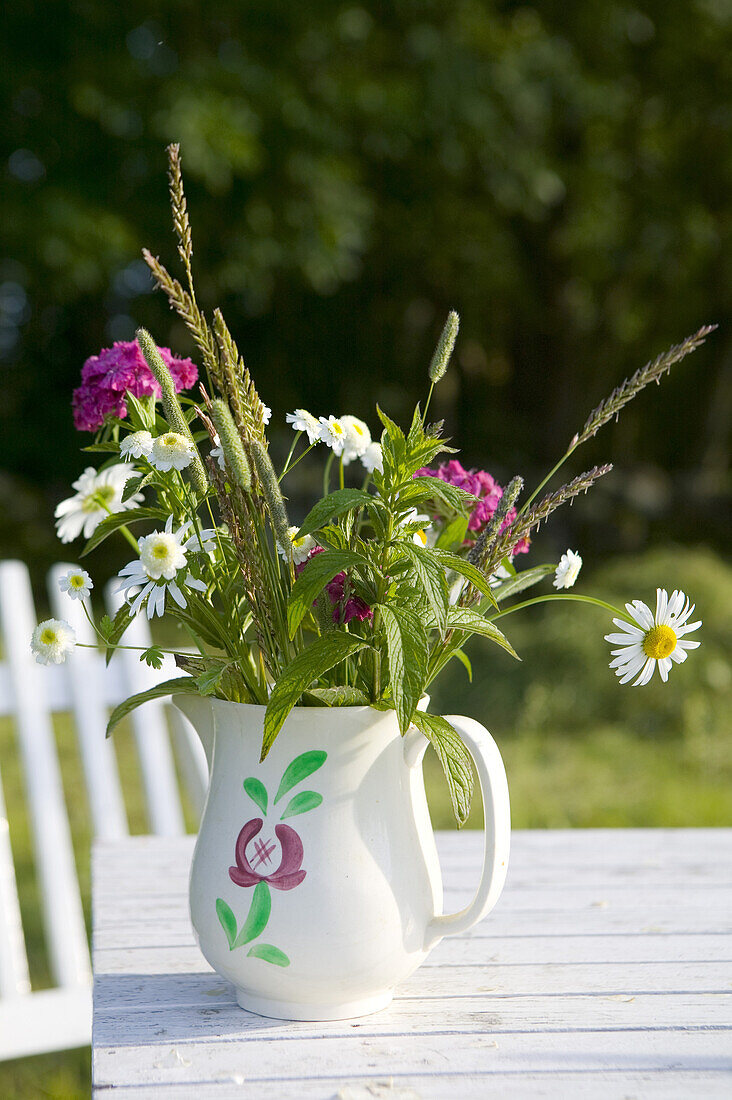 Summer flowers in a pot of porcelain