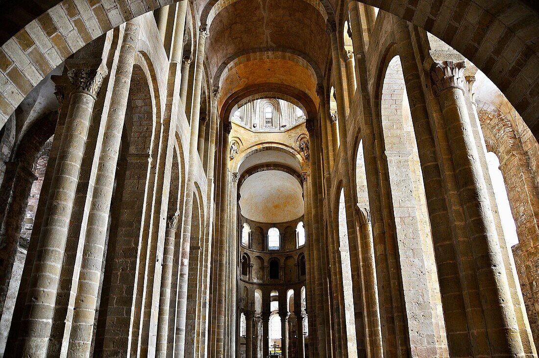 France, Aveyron 12, Conques, abbatiale Sainte Foy du XI et XIIe siècles, étape du pélerinage de Saint-Jacques-de-Compostelle, labellisé Les Plus Beaux Villages de France