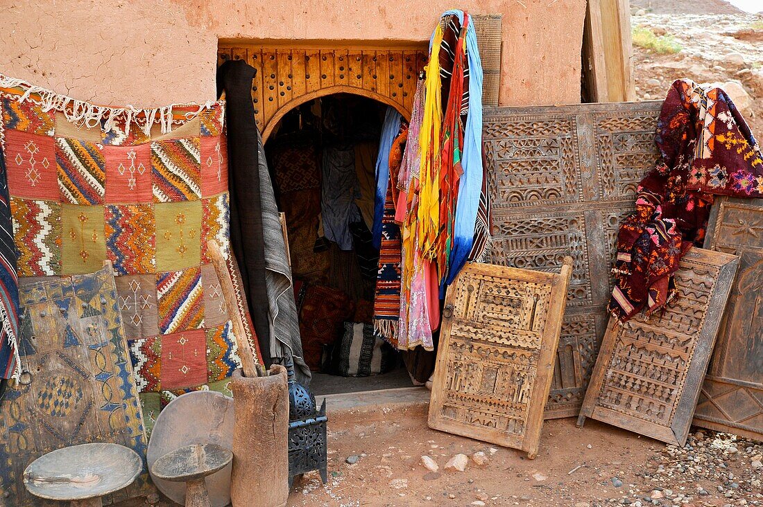 Maroc, région de Souss-Massa-Draâ, Tamdaght, magasin d´antiquaire
